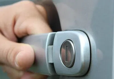 Little Village Locksmith Store North Olmsted, OH 440-226-5070 - 21-unlock-car